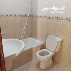  12 ام السماق / شقه فارغه للايجار/ باجره 400 دينار امكانيه الدفع شهري