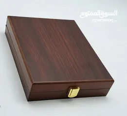  4 علب وصناديق مخمل وجلد وخشبية أكياس