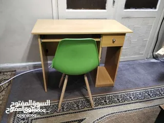  1 طاولة مكتب مع كرسي مميز بسعر مغري 30دينار