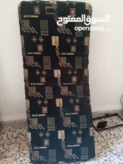  2 فرشات اسفنج مع وجه فرشه عدد4 بحاله جيده  مستعملات للبيع والسعر 30 دينار نهائي