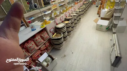 4 ديكور محل عطارة وماكينة قهوة شبه جديدة