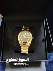  4 ساعة فيرزاتشي رجالي للبيع ، جديدة وغير مستعملة موديل 2024 ، معها كل اغراضها والكفالة