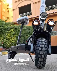  1 سكوتر كهربائي المسافات الطويله معاك ومكمل باقوي بطاريه  واضاءه روعه في الجمال