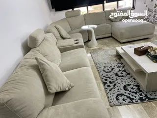  2 غرفة جلوس كورنر 9 مقاعد للبيع من  شركة kuka بحالة الجديد