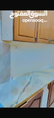  9 بسبب السفر شقه ارضي للبيع 3 غرف نوم و2وصالونين و 3حمامات و2 ومطبخين وحديقه صغير 3-4م داخل المنزل في