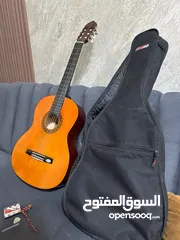  3 جيتار Valencia CG160 جديد غير مستعمل مع شنتة وريشة وآلة دوزان الاوتار كلو مع تشطيب لامع طبيعي للخشب