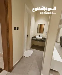  10 شقق شقة للايجار الرياض حي الملقا  ثلاث غرفة  صالة  مطبخ  ثلاث حمامات  الشقة مفروشة بلكامل  السعر 35