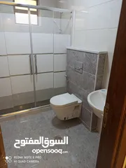  8 شقة ارضية للبيع مع ترس كبير مساحة 140 م بالزرقاء الجديدة خلف فندق جوابرة تستحق المشاهده