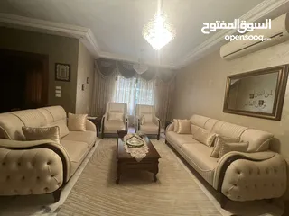  2 طقمين كنب فاخرين لغرفة الجلوس للبيع