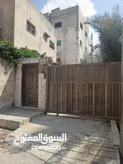  6 عماره مميزه في حي مميز بسعر جيد مناسبه لعائله مدخل مستقل قوشان مفروز اربع طوابق كل طابق مسطح 155 متر