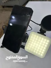  2 ترايبود التصوير مع مايك عازل للصوت وضوء ليد ثلاث اضاءات