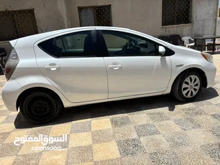  11 بريوس c 2012 للبيع