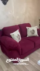  8 كنب لون خمري  طاولات طقم  لون ابيض 3  تيبل لامب 2  براويز 2  طاولة تلفزيون