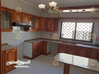  4 شقة فارغة - الجاردنز - 3نوم - 186م