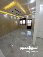  11 شقة فاخرة للبيع مع اطلالة رائعة و موقع مميز