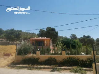  12 فرصة استثمارية للباحثين عن الهدوء والتميز ، شاليه مميز ضمن كومباوند وفي منطقة مطلة على سد الملك طلال
