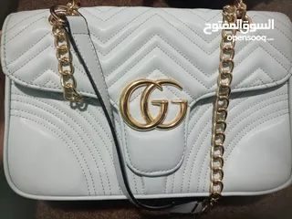  2 GG MARMONT SMALL SHOULDER BAG  حقيبة كتف جي جي مارمونت صغيرة .