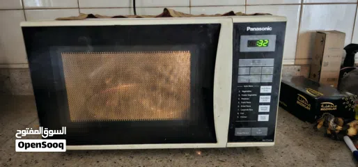  1 PANASONIC 25L microwave oven, rarely used, very good condition with original pack box