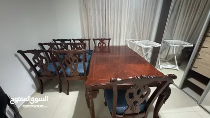  3 طاوله سفره خشبيه 8 مقاعد تتطول و تتقصر لتصبح 6 مقاعد متينه و قويه جدا مع 8 كراسي منجدات جديد