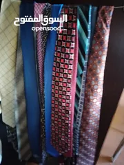  1 مجموعة كبيرة من ربطات العنق بحالة جيدة . البعض غير مستعمل. اكثر من 60 قطعة.