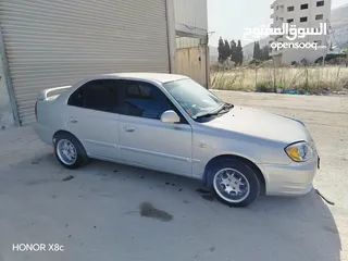  4 هيونداي فيرنا 2002 مع جنط مغنيسيوم