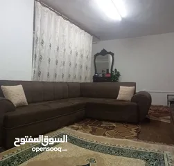  2 طقم كورنر بحالة ممتازة