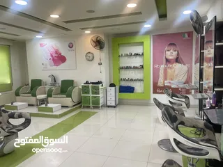  29 صالون سيدات للبيع مقابل جامعة الاميرة سمية وبالقرب من الجامعة الأردنية