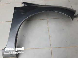  11 طبون امامي ليف 2015 نظيف في كسر بسيط عند قاعدة الشحن تمت معالجته بلاصق قوي جدا وايضا جناح امامي يمين
