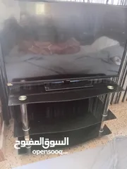  1 طاولة  شاشة زجاج لون اسود بتجنن