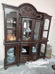  6 طاولة سفره مع بوفيه (وارد الإمارات) مستعمل بحاله ممتازه