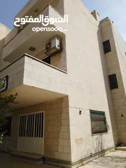  10 فيلا ثلاثة طوابق للبيع