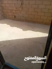  7 منزل في أم درمان الحاره 67 الأم مساحته 130 متر يفتح في ميدان فيهو سور خارجي متصل بالبيت 3 غرف وصالون