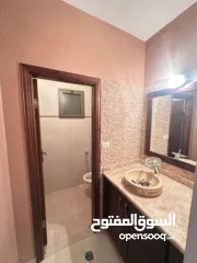  5 شقه للبيع بالطيره 200 متر صافي