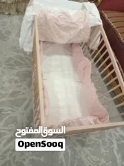  2 سرير طفل شبهه جديد مع مترس  قمة في النظافة   يوجد لون وردي واخر كحلي  قمة النظافة