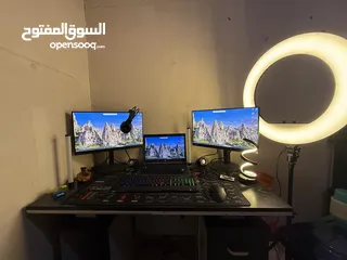  1 جهاز لابتوب hpمع شاشتين 168hz Lenovo مع طاولة gaming+كرسي gaming + اضاءة spotlight + جميع الملحقات