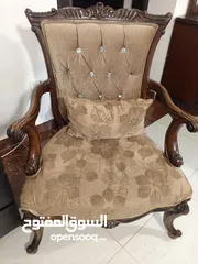  9 طاولة سفرا للبيع وطقم كنب تفصيل مستعمل بحالة الجديد