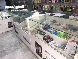  4 محل تجاري للبيع مجهز كامل موقع مميز ملاصق لمعرض شركة زين - شارع باب الواد - الوسط التجاري/ الزرقاء
