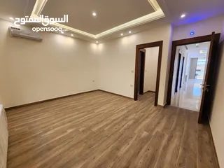  8 شقة ارضية للبيع في منطقة الصنوبر - ref : 14432