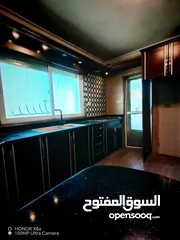  16 شقة للبيع مخدومة مع مصعد طابق اخير حالة ممتازة مطبخ أمريكي حالة ممتازة سكن مرة واحدة