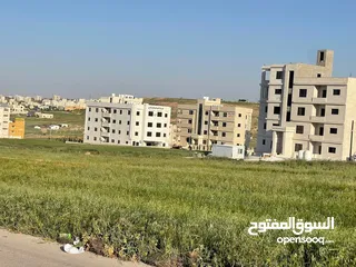  7 ارض 750م الحصن جنوب الراهبات حوض دبات ابوالنصر منطقة العالية مقابل الهابي لاند وقرب مدارس الاسلامية