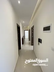  14 شقة ارضية مميزة جدا 185 متر داخلي و خارجي 200 متر مع كراج خاص و 3 مداخل للشقة
