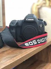  3 كاميرا كانون