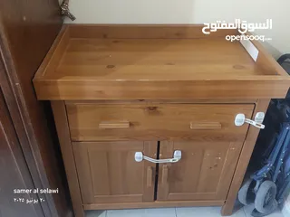  2 خزان ملابس أطفال طول 92 وعرض 92 بابين + جارور كبير بحاجه الي فرشه صغيره فقط