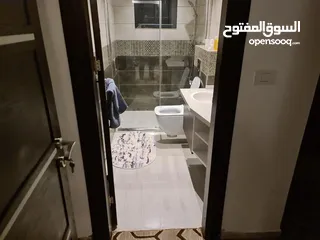  25 شقة مفروشة بمنطقة المصايف قريب مدرسة الاوائل ثلاث غرف بحالة ممتازة من المالك مباشرة