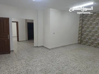 7 شقة طابق ثاني للإيجار في حي نزال بالقرب من شارع الدستور