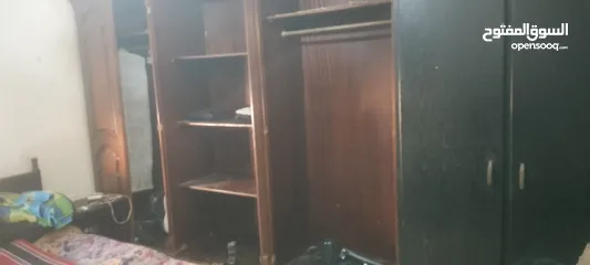  4 خزانتين وبيرو للبيع