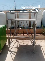  1 قواعد خزنات عاليه للبيع ويوجد باب كراج