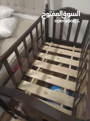  1 تخت بيبي يحمل لعمر 4 سنين