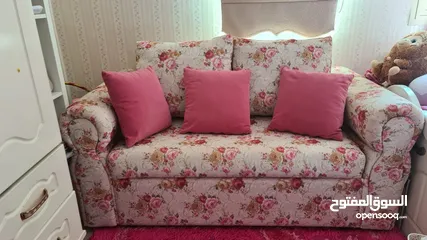  1 كنبة مقعدين بحالة جيدة -Two seats sofa for sale