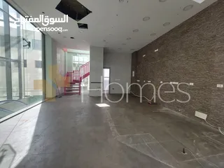  1 معرض تجاري مع سدة بواجهات زجاجية للايجار في الدوار السابع، بمساحة 105م